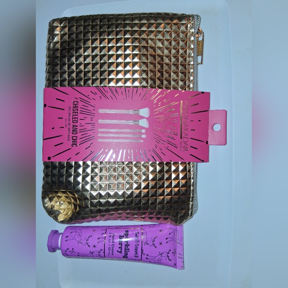 Manna Kadar Chiseled & Chic Brush Set with Gold Bag and Free Lotion NWT - Picture 3 of 5
